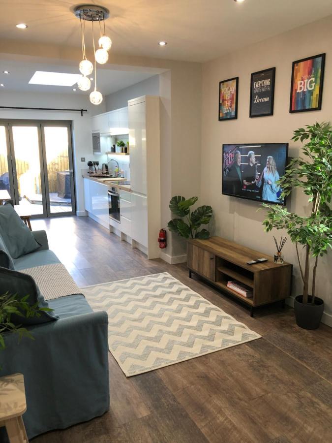 Carolyn'S Place Райслип Экстерьер фото